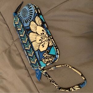 Floral Blue and Cream Wristlet